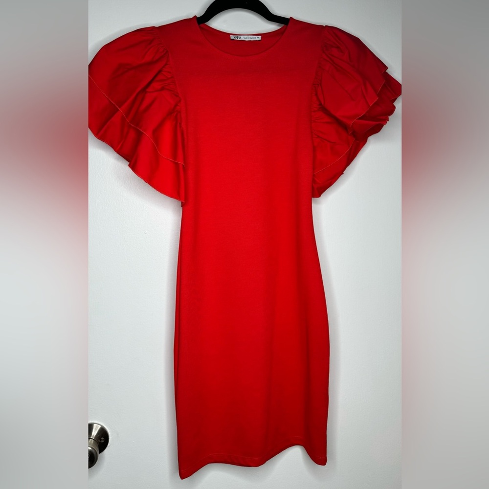 tight dress, with ruffles on the shoulders, knitted fábrica, size S/M,Of Zara